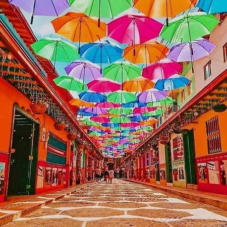 Apartamento Plazoleta De Colores Appartement Guatapé Buitenkant foto
